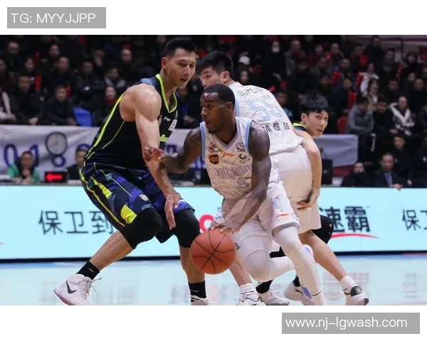 2018年10月3日新疆队与广东队激战正酣精彩瞬间回顾与赛后分析