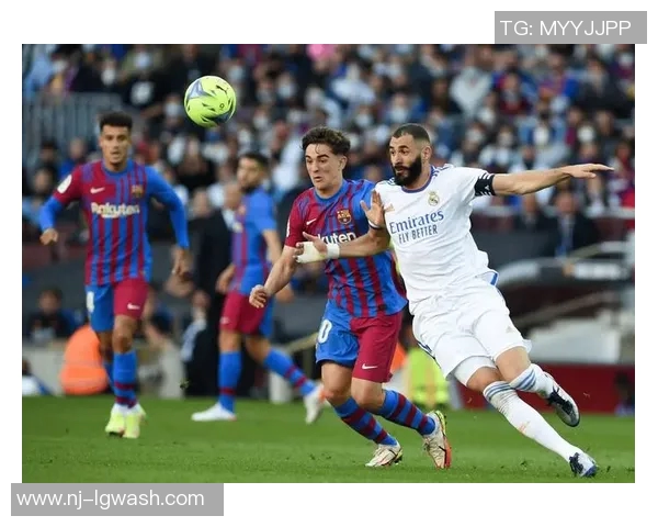 西甲经典对决巴萨主场逆转皇马上演惊心动魄的3比2胜利